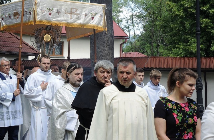 Odpust w Rychwałdzie z monstrancją fatimską