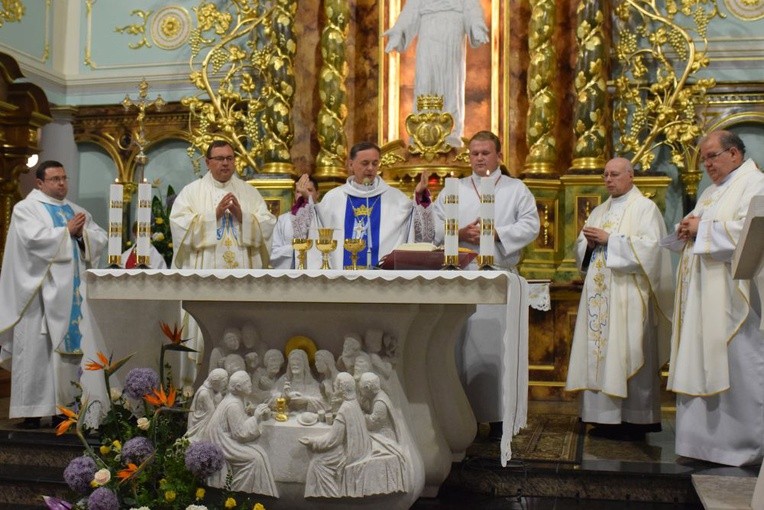 W uroczystościach wzięli udział również kapłani zaprzyjaźnieni z parafią: ks. Marek Korgul i ks. Marek Babuśka.