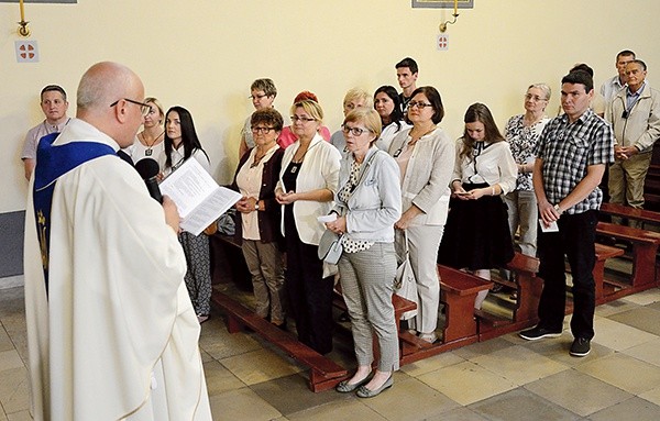 Obrzęd przyjęcia szkaplerza zakończyło specjalne błogosławieństwo.