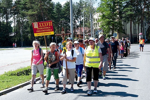 Pątnicy w drodze do Lichenia.