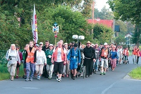 Idących jest około 1000. Drugie tyle w domach modli się za nich.