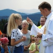 Ks. Wojciech Olesiński koncebrował Mszę św. na Krawowym Wierchu