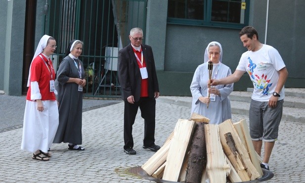 Stałym punktem święta jest rozpalenie Jakubowego Ogniska...