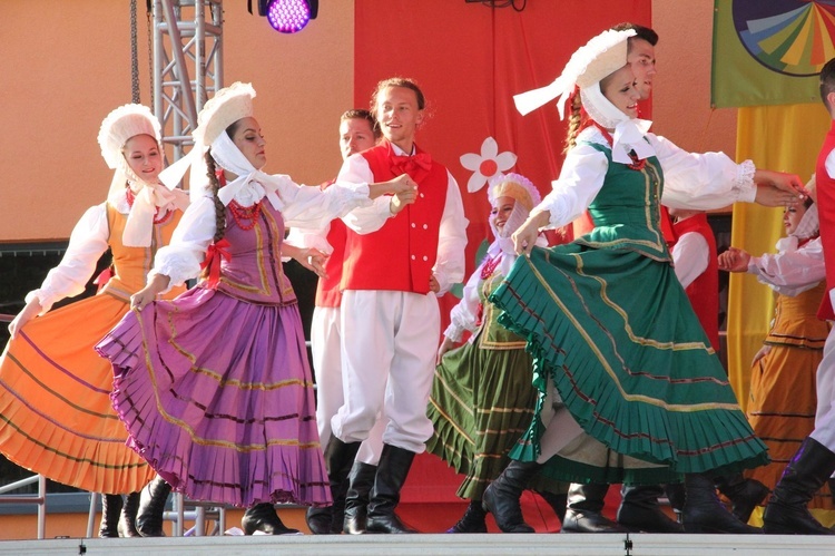 Festiwal folklorystyczny w Nowej Dębie