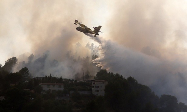 Francja: Około 10 tys. osób ewakuowano z powodu pożarów