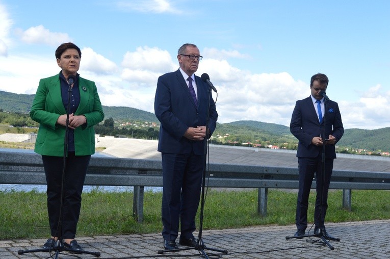 Premier Beata Szydło otworzyła zbiornik wodny w Świnnej Porębie