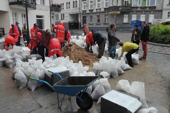 Ulewy w Trójmieście, zapory z worków