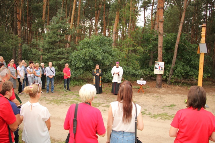 Poświęcenie krzyża w Świącach