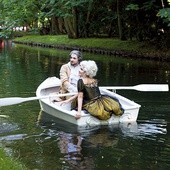 ▲	Na kilka dni park Oliwski przenosi melomanów  do drugiej połowy  XVIII wieku.