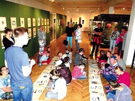 Takie zajęcia dla dzieci to doskonała okazja, żeby przekonać się, jak bardzo najmłodsi potrzebują bliskości z artyzmem.
