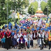 ▲	Pielgrzymi jasnogórscy właśnie rozpoczynają swoją wędrówkę.