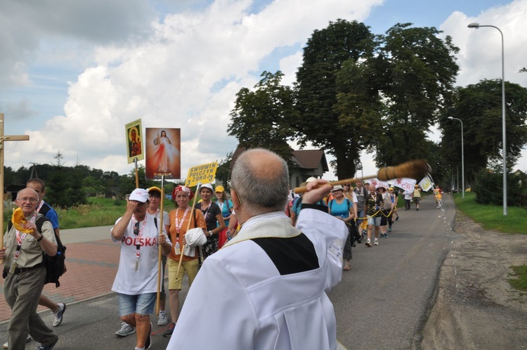 Pielgrzymka Piesza na Jasną Górę - drugi dzień drogi