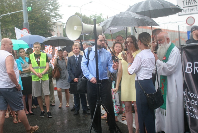 Protestowali przeciwko "Klątwie"