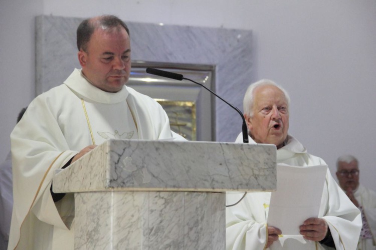 Przekazanie pamiątek po bp. Splettcie