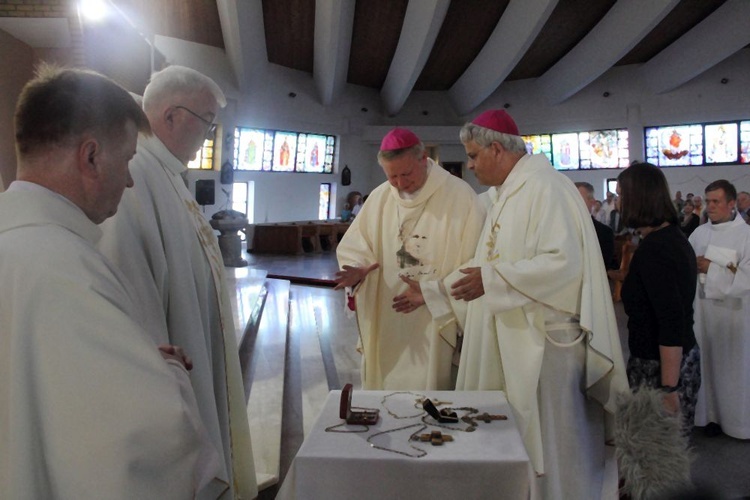 Przekazanie pamiątek po bp. Splettcie