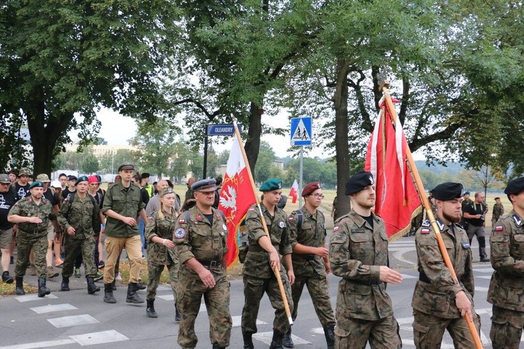 Odbudowują ducha narodu