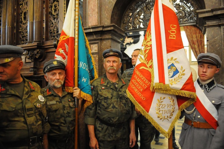 Uczestnicy 52. Marszu Szlakiem I Kompanii Kadrowej na Wawelu