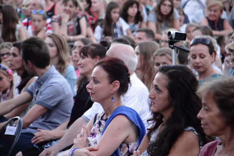 Spektakl "Tańce tysiące i jednej nocy" na Rynku Głównym