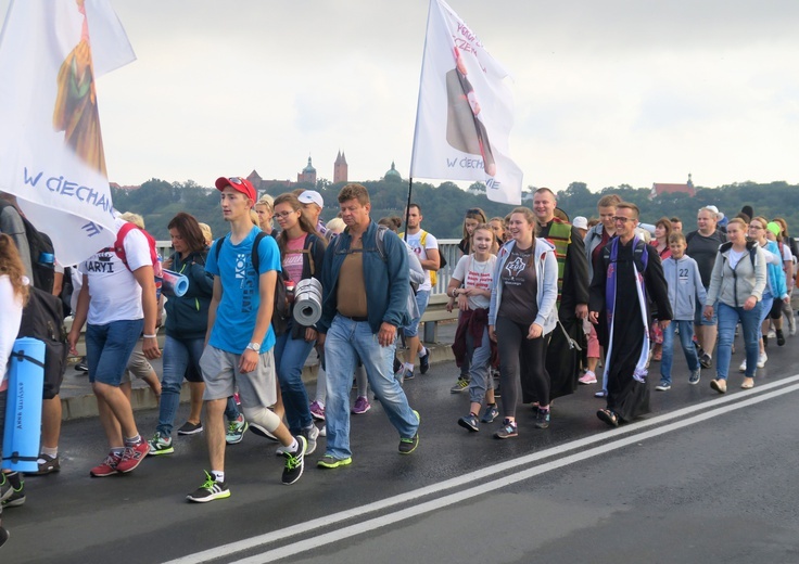 Wyjście pielgrzymki w obiektywie Jana Waćkowskiego