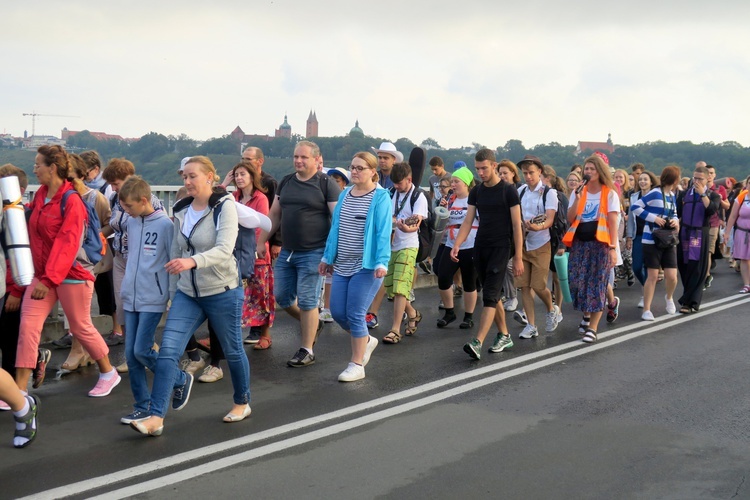 Wyjście pielgrzymki w obiektywie Jana Waćkowskiego