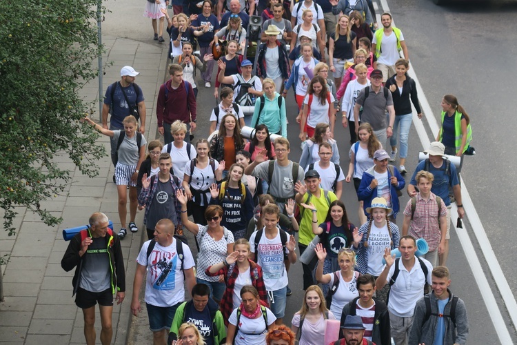 Wyjście pielgrzymki w obiektywie Jana Waćkowskiego