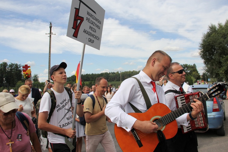 "Siedemnastki" w Lewiczynie. Pielgrzymkowy ślub