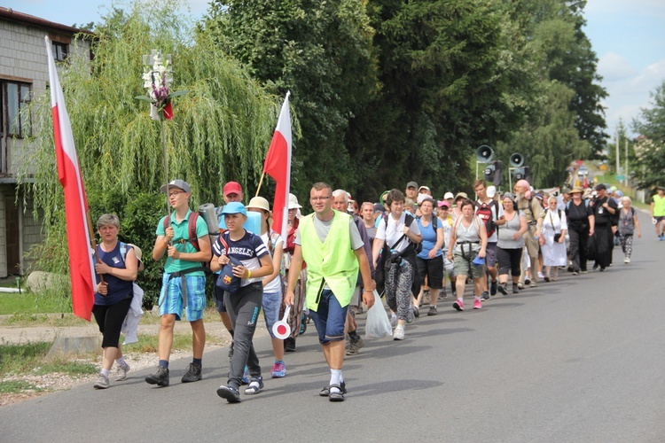 "Siedemnastki" w Lewiczynie. Pielgrzymkowy ślub