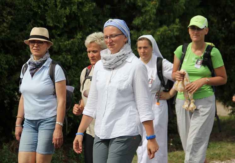 "Siedemnastki" w Lewiczynie. Pielgrzymkowy ślub