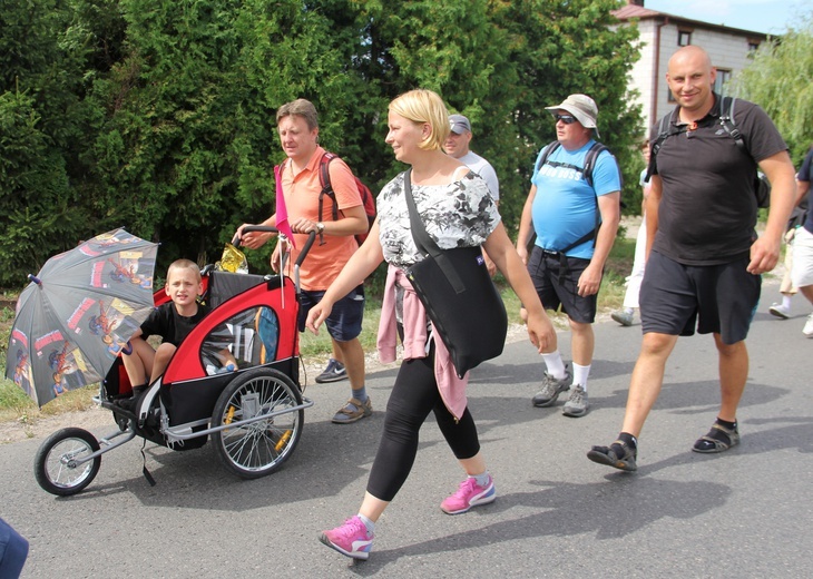 "Siedemnastki" w Lewiczynie. Pielgrzymkowy ślub