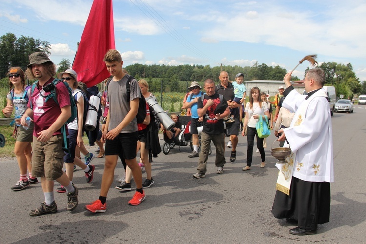 "Siedemnastki" w Lewiczynie. Pielgrzymkowy ślub