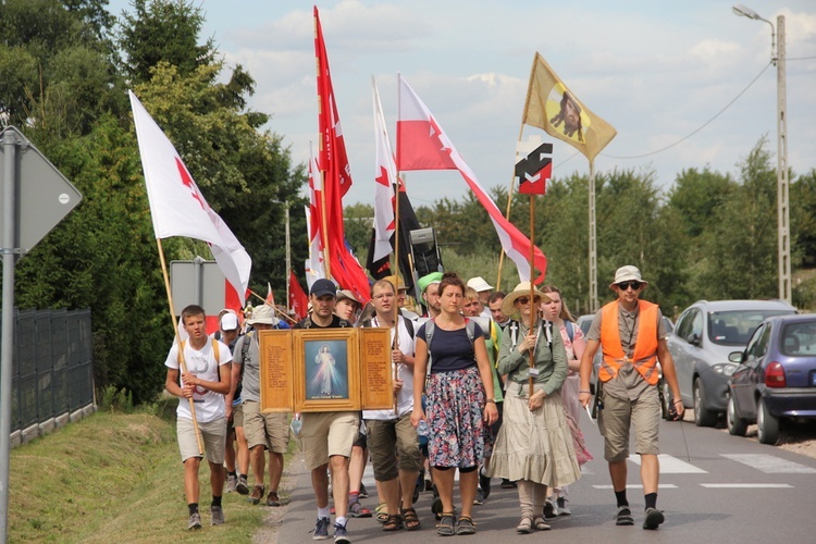 "Siedemnastki" w Lewiczynie. Pielgrzymkowy ślub