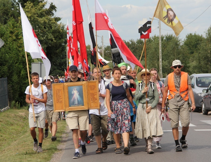 "Siedemnastki" w Lewiczynie. Pielgrzymkowy ślub