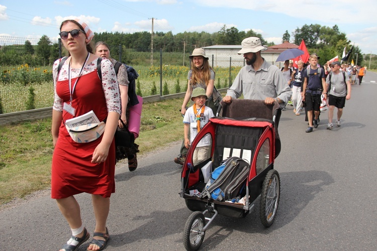 "Siedemnastki" w Lewiczynie. Pielgrzymkowy ślub