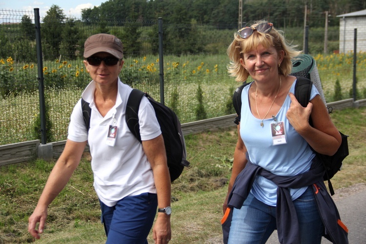 "Siedemnastki" w Lewiczynie. Pielgrzymkowy ślub