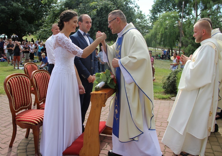 "Siedemnastki" w Lewiczynie. Pielgrzymkowy ślub