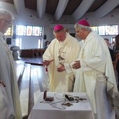 – Bp Karl Maria bardzo wiele wycierpiał. Dzisiaj składam Bogu dziękczynienie za jego posługę – mówił bp Wiesław.