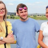 W momencie zamykania numeru uaz był nadal u mechanika, więc ekipa nie mogła go zaprezentować. Trzy czwarte załogi (od lewej): Natalia, Mateusz i Kasia.