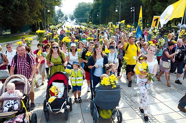 Każdy może włączyć się duchowo w wędrówkę do Maryi. Zapraszamy także na: opole.gosc.pl.