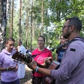 Msza św. w lesie za Dąbrową i dalsza droga