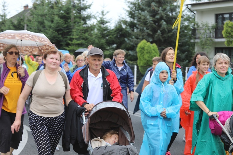 26. pielgrzymka z Hałcnowa na Jasną Górę - w Wilamowicach - 2017