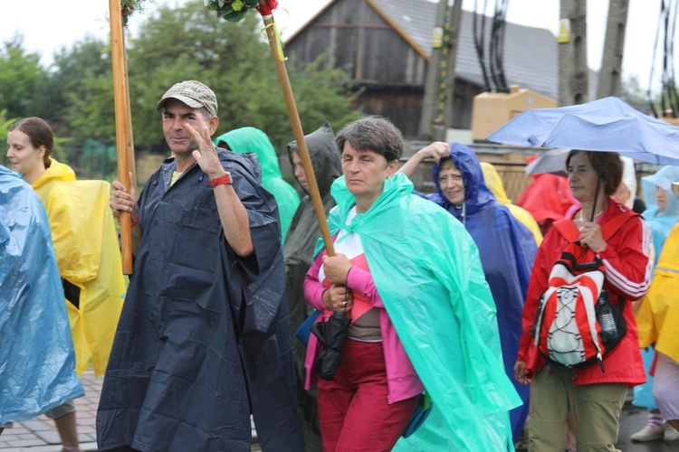 26. pielgrzymka z Hałcnowa na Jasną Górę - w Bielanach - 2017