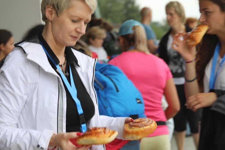 - Takich drożdżówek jak w Rajsku, to nie ma - przyznawali pielgrzymi...