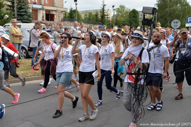 Kolumna opoczyńska w drodze na Jasną Górę