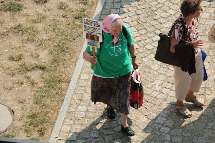 Wejście Pieszej Pielgrzymki Wrocławskiej na Jasną Górę cz.1