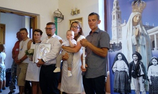 Stefan z rodzicami i chrzestnymi