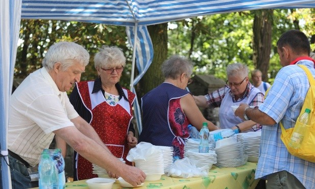 Poczęstunek przygotowała grupa Rycerstwa Niepokalanej