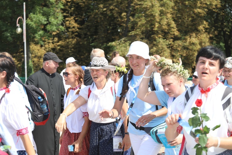 Powitanie 26. Pielgrzymki Diecezji Bielsko-Żywieckiej - grupy hałcnowskie - na Jasnej Górze - 2017