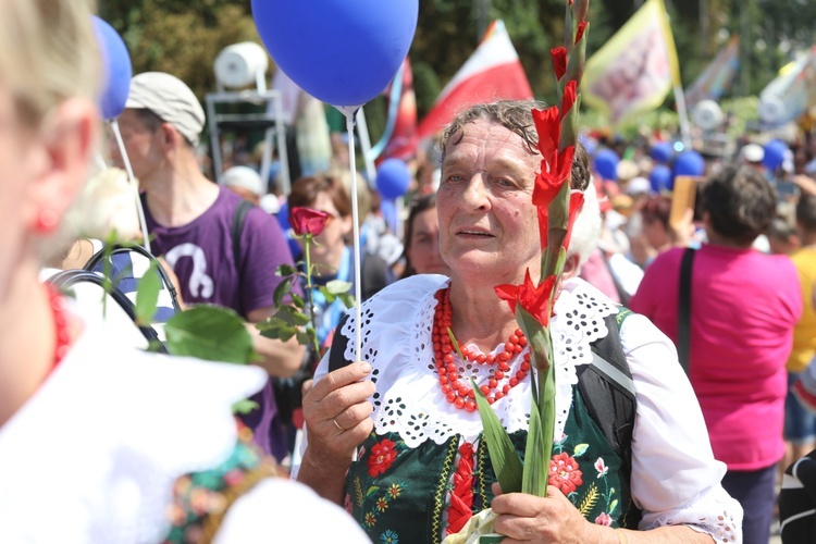 Powitanie 26. Pielgrzymki Diecezji Bielsko-Żywieckiej - grupy hałcnowskie - na Jasnej Górze - 2017