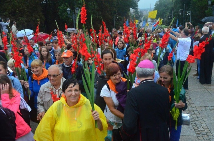 Wejście pielgrzymów na Jasną Górę