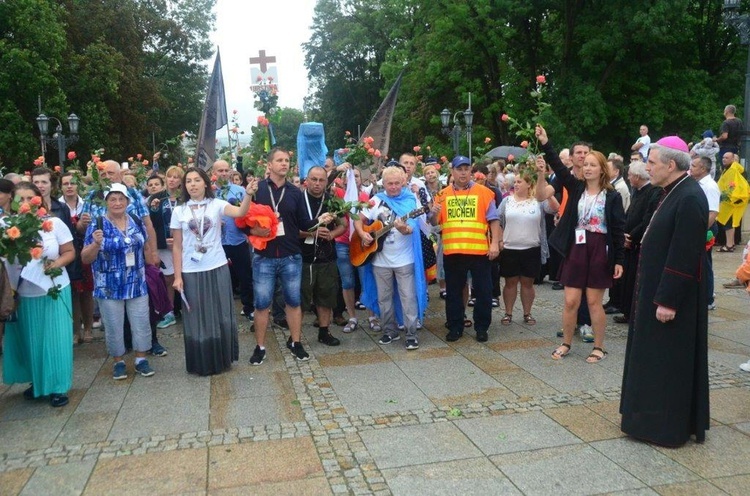 Wejście pielgrzymów na Jasną Górę